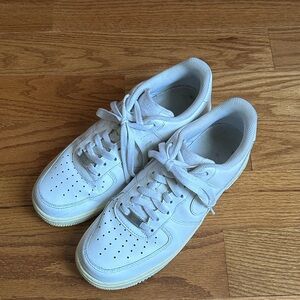White Nike Air Force 1’s